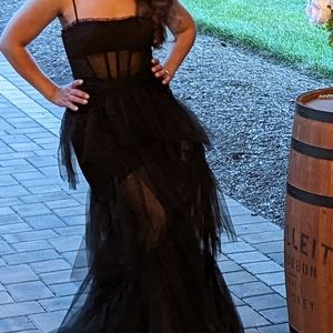 OLY TIERED RUFFLE TULLE EVENING GOWN